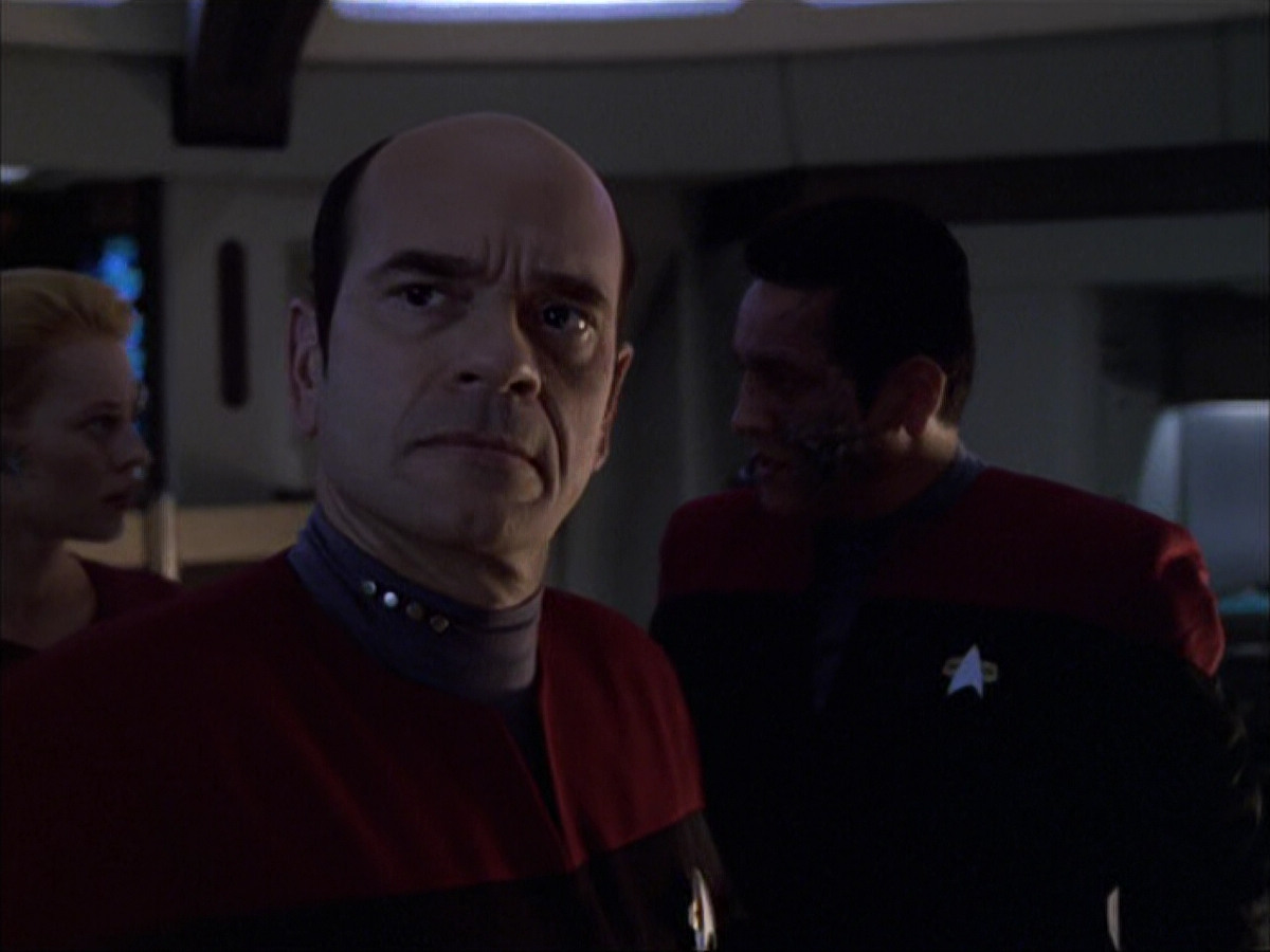 extant_StarTrek_VOY_6x04-TinkerTenorDoctorSpy_01537.jpg