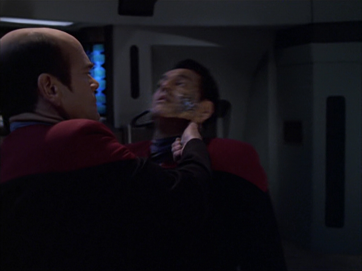 extant_StarTrek_VOY_6x04-TinkerTenorDoctorSpy_01546.jpg