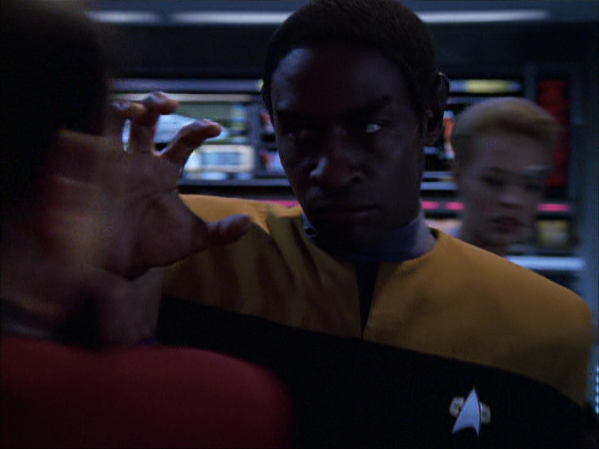 extant_StarTrek_VOY_6x04-TinkerTenorDoctorSpy_01550.jpg