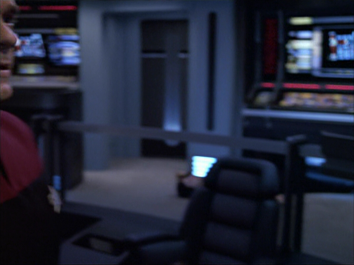 extant_StarTrek_VOY_6x04-TinkerTenorDoctorSpy_01554.jpg