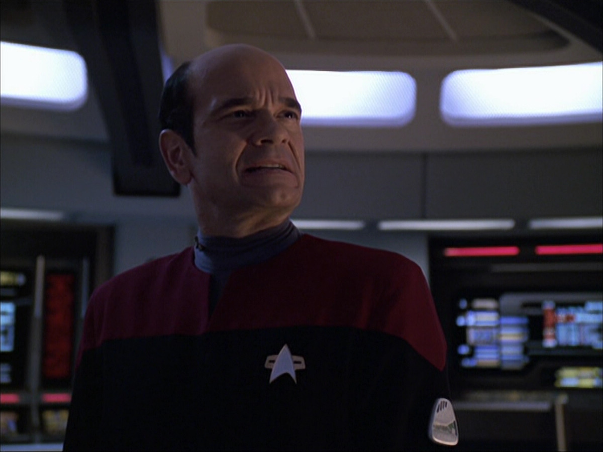 extant_StarTrek_VOY_6x04-TinkerTenorDoctorSpy_01567.jpg