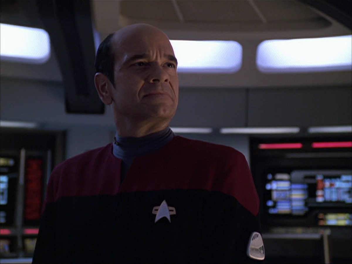 extant_StarTrek_VOY_6x04-TinkerTenorDoctorSpy_01579.jpg