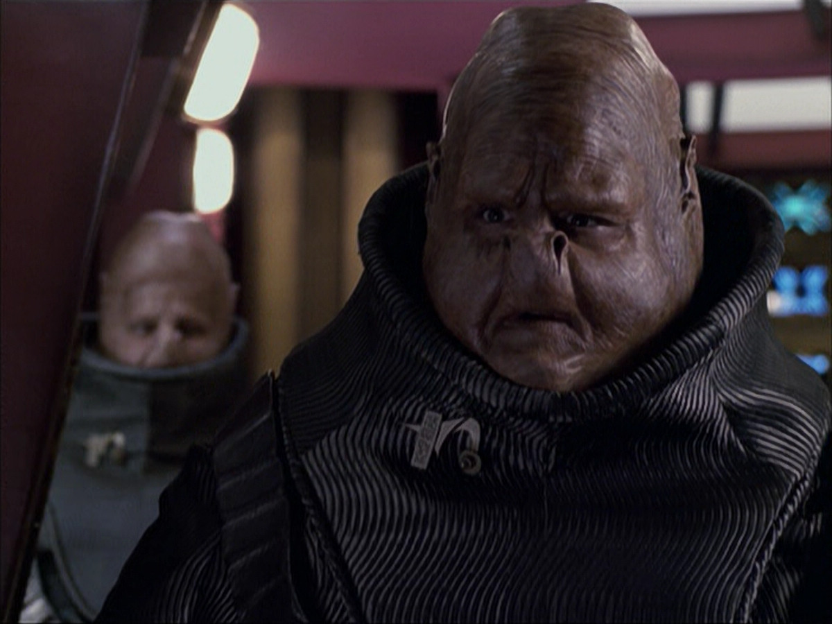 extant_StarTrek_VOY_6x04-TinkerTenorDoctorSpy_01598.jpg