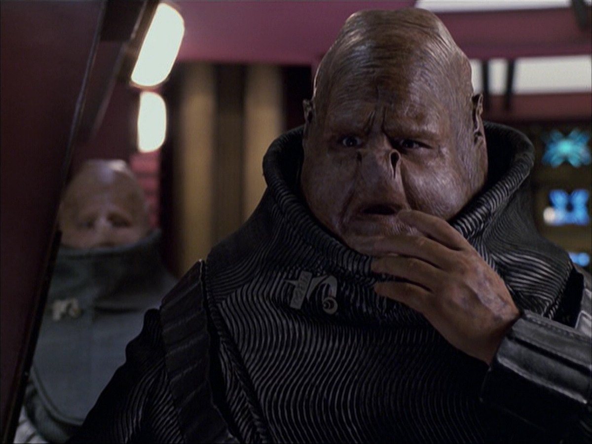 extant_StarTrek_VOY_6x04-TinkerTenorDoctorSpy_01599.jpg
