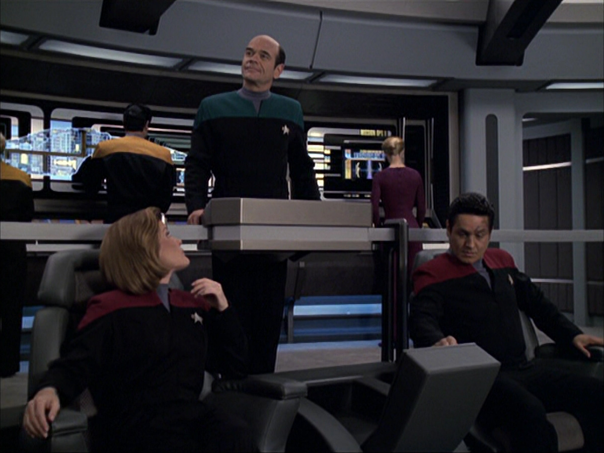 extant_StarTrek_VOY_6x04-TinkerTenorDoctorSpy_01608.jpg