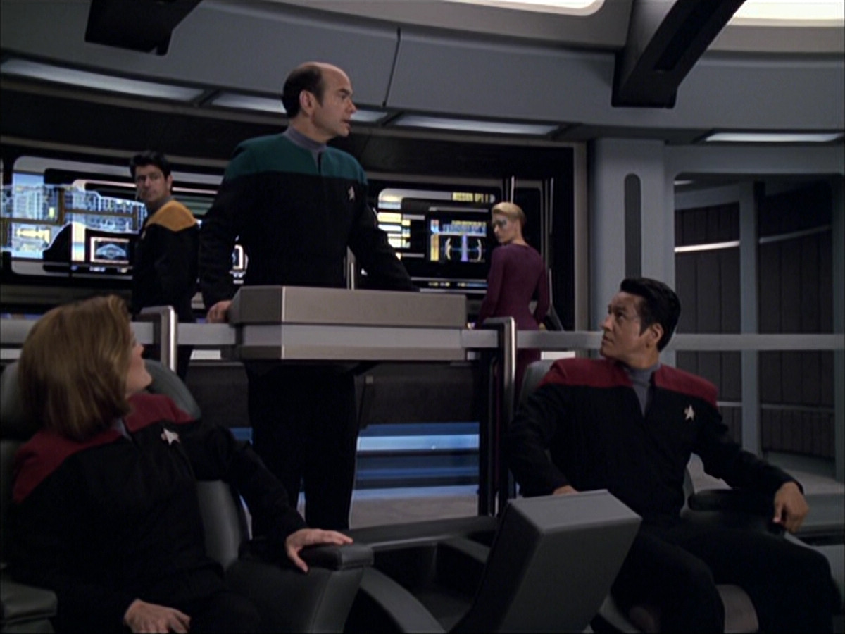 extant_StarTrek_VOY_6x04-TinkerTenorDoctorSpy_01620.jpg
