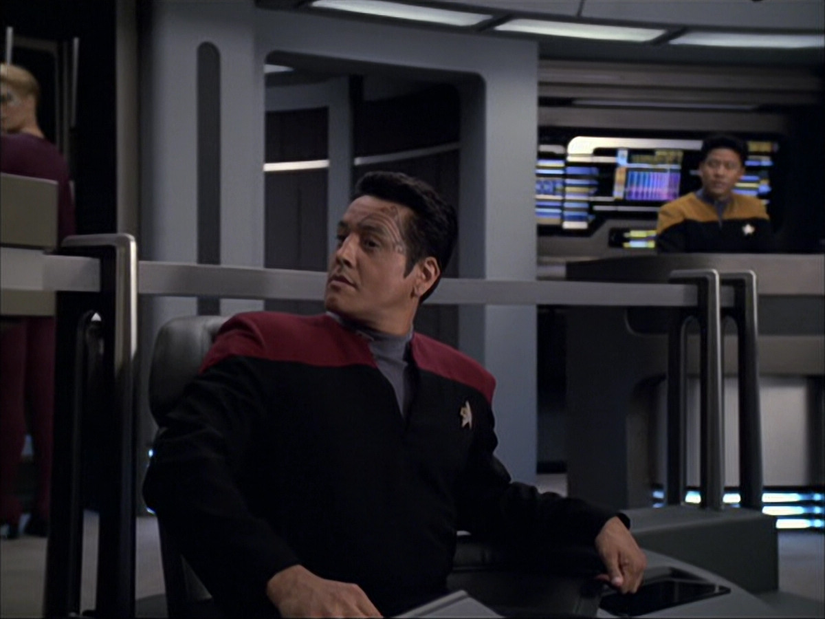 extant_StarTrek_VOY_6x04-TinkerTenorDoctorSpy_01630.jpg