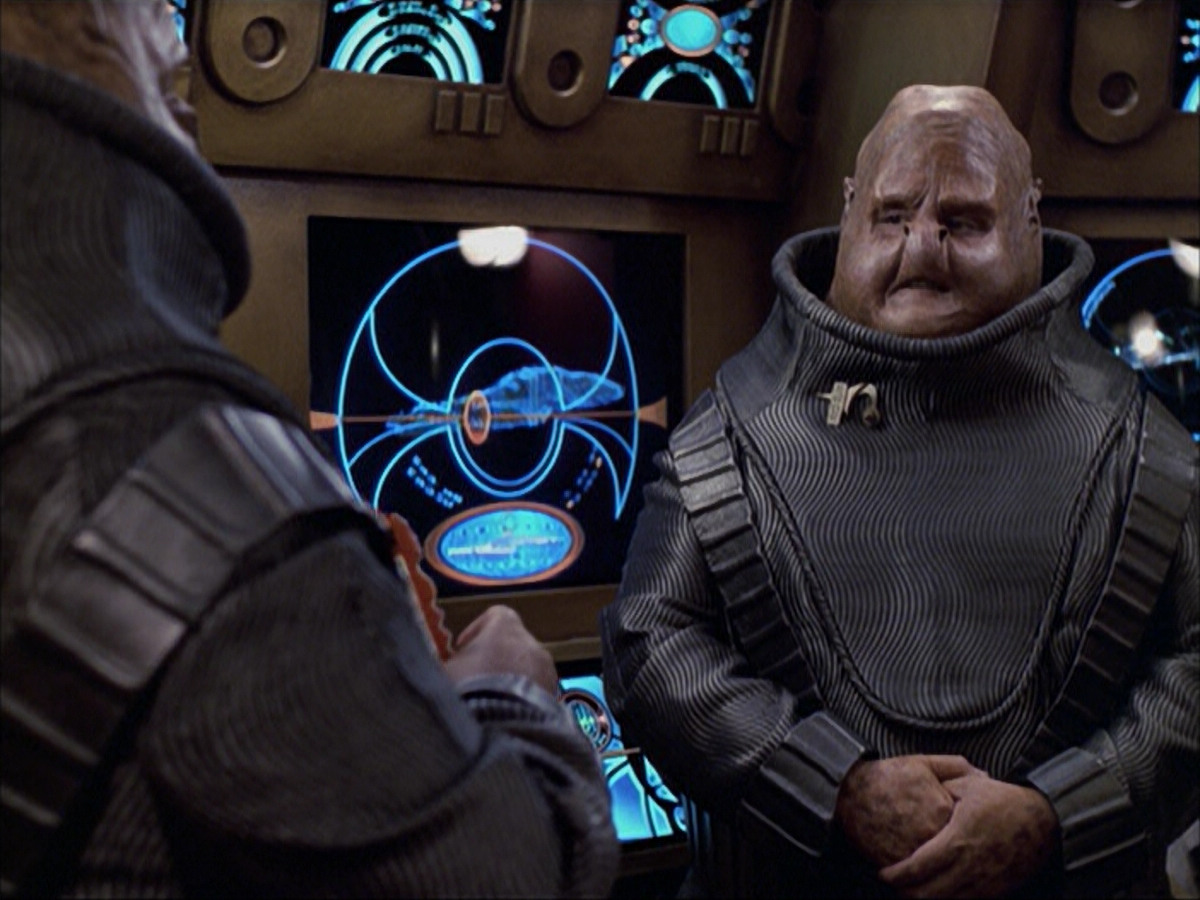 extant_StarTrek_VOY_6x04-TinkerTenorDoctorSpy_01650.jpg