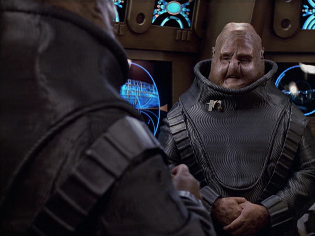 extant_StarTrek_VOY_6x04-TinkerTenorDoctorSpy_01653.jpg