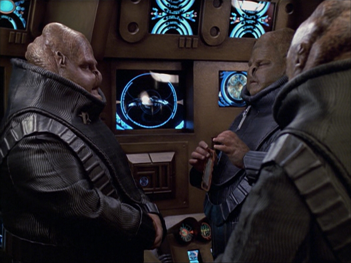 extant_StarTrek_VOY_6x04-TinkerTenorDoctorSpy_01659.jpg