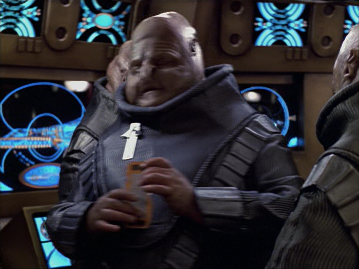extant_StarTrek_VOY_6x04-TinkerTenorDoctorSpy_01667.jpg