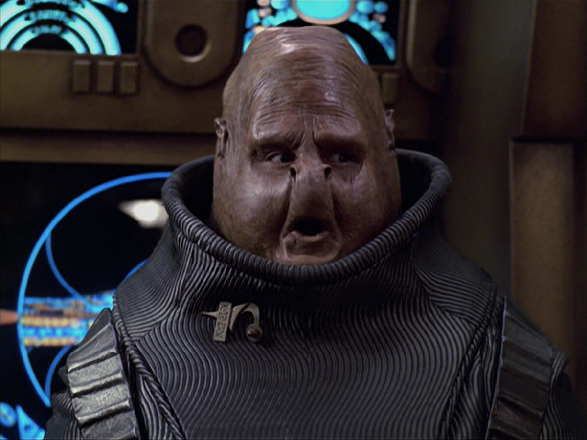extant_StarTrek_VOY_6x04-TinkerTenorDoctorSpy_01686.jpg