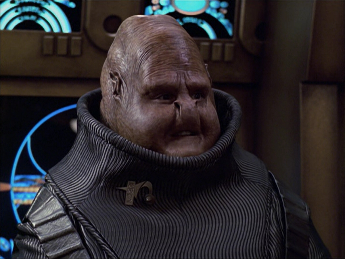 extant_StarTrek_VOY_6x04-TinkerTenorDoctorSpy_01687.jpg