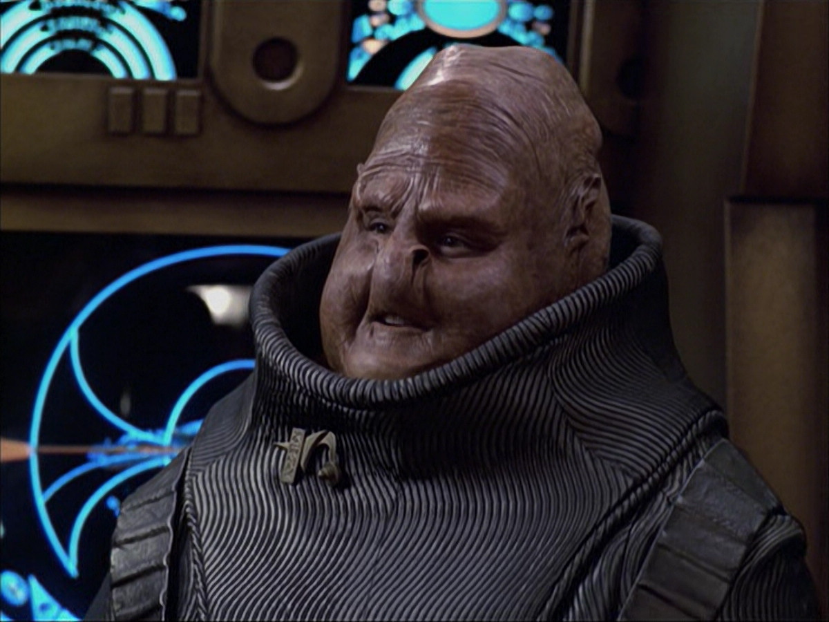 extant_StarTrek_VOY_6x04-TinkerTenorDoctorSpy_01692.jpg