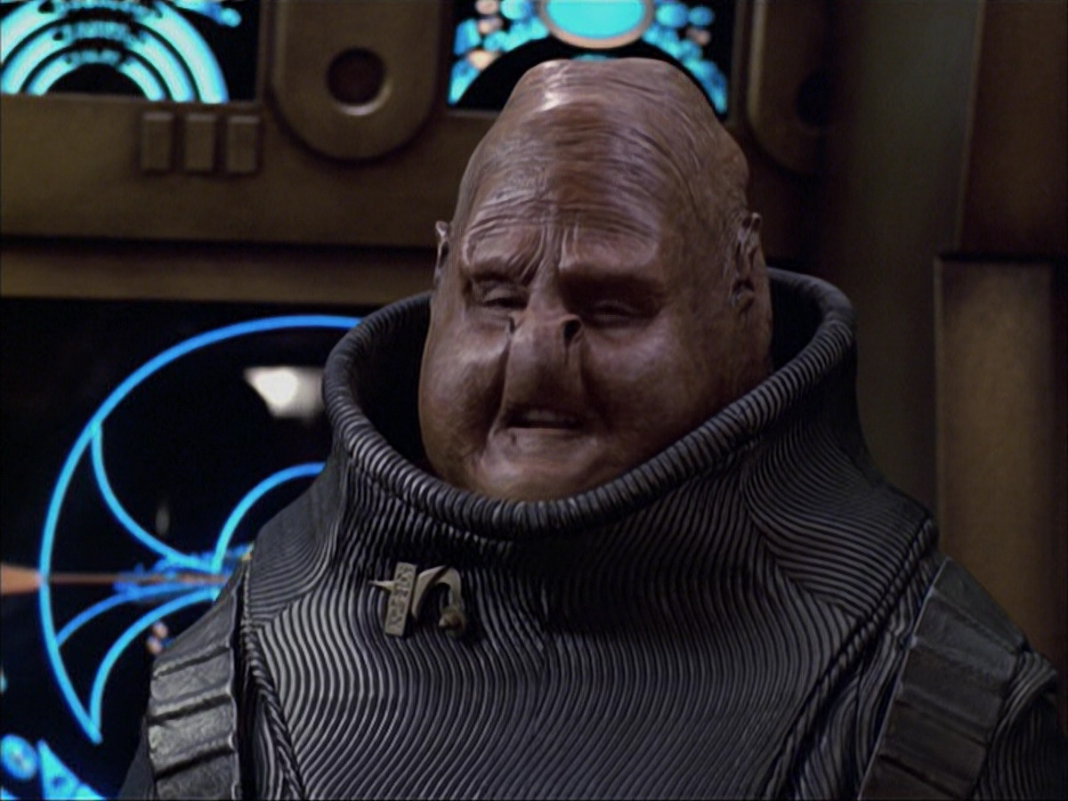 extant_StarTrek_VOY_6x04-TinkerTenorDoctorSpy_01694.jpg