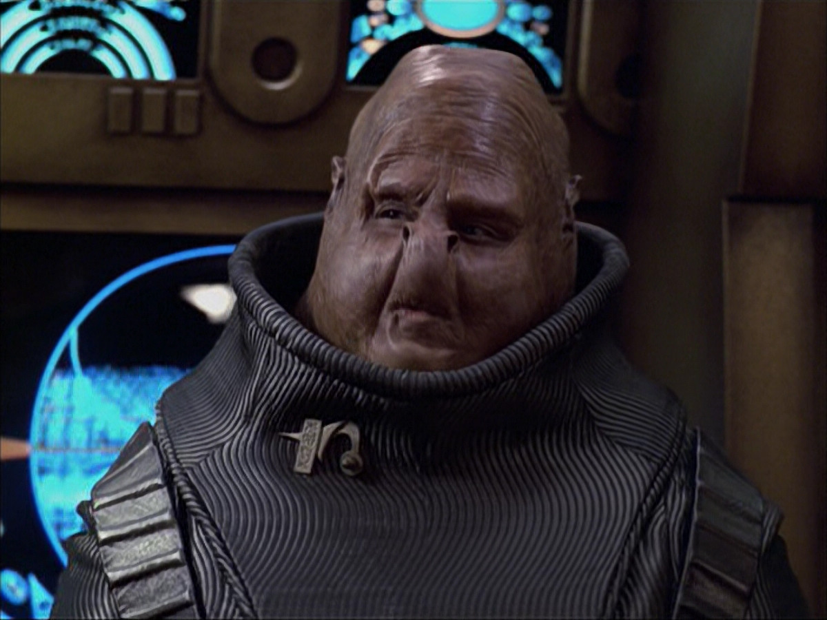 extant_StarTrek_VOY_6x04-TinkerTenorDoctorSpy_01697.jpg