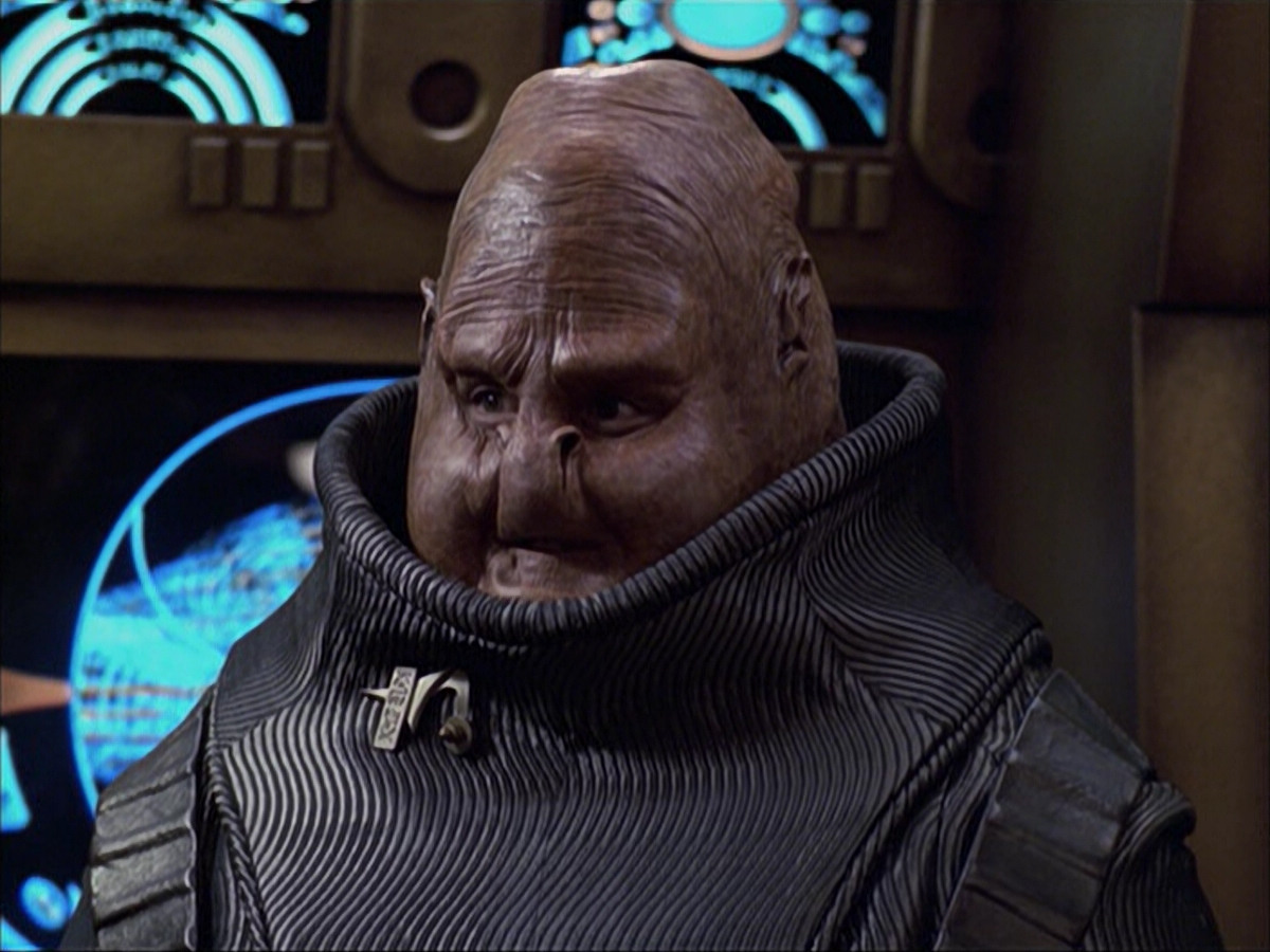 extant_StarTrek_VOY_6x04-TinkerTenorDoctorSpy_01704.jpg