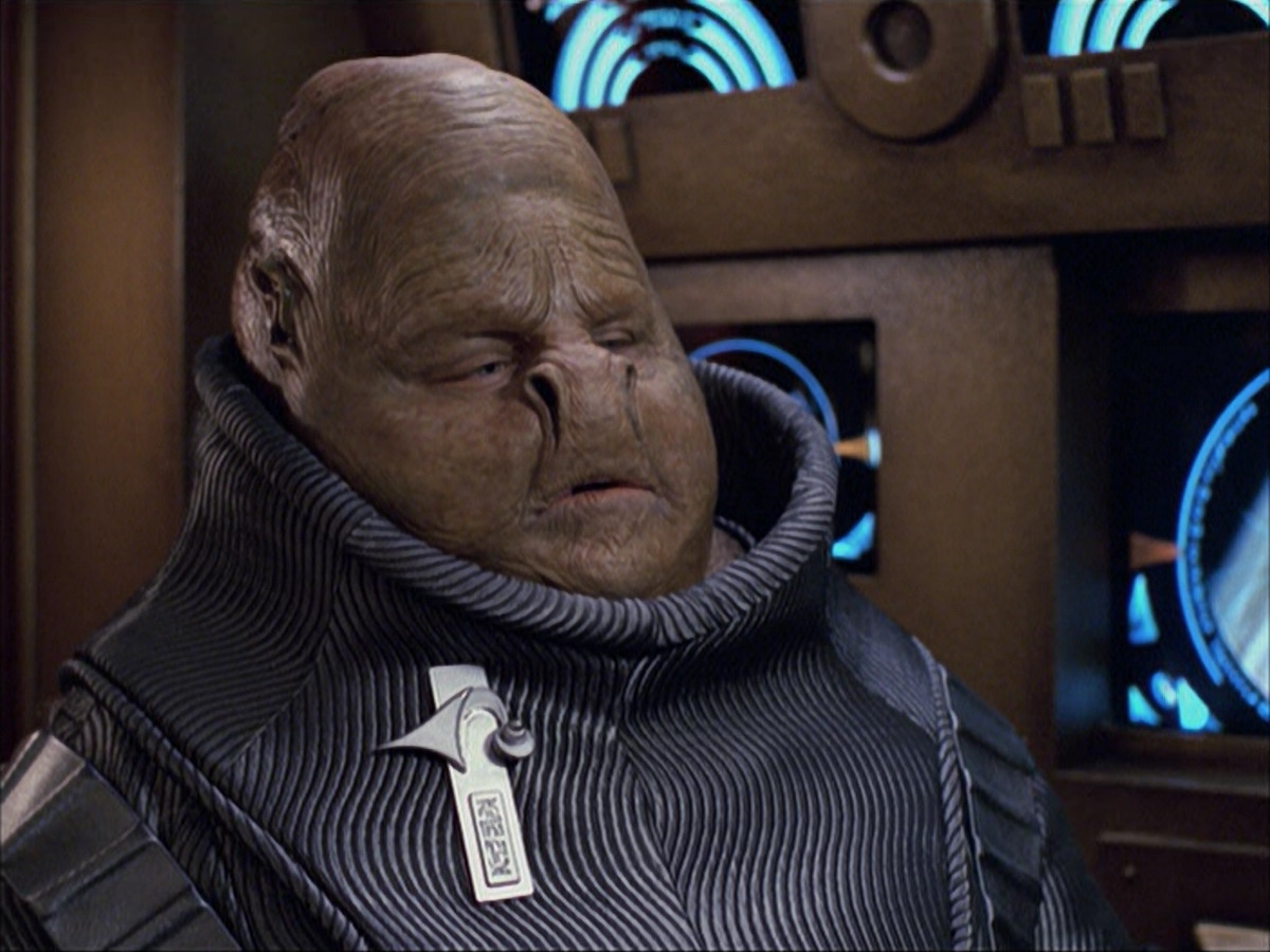 extant_StarTrek_VOY_6x04-TinkerTenorDoctorSpy_01705.jpg