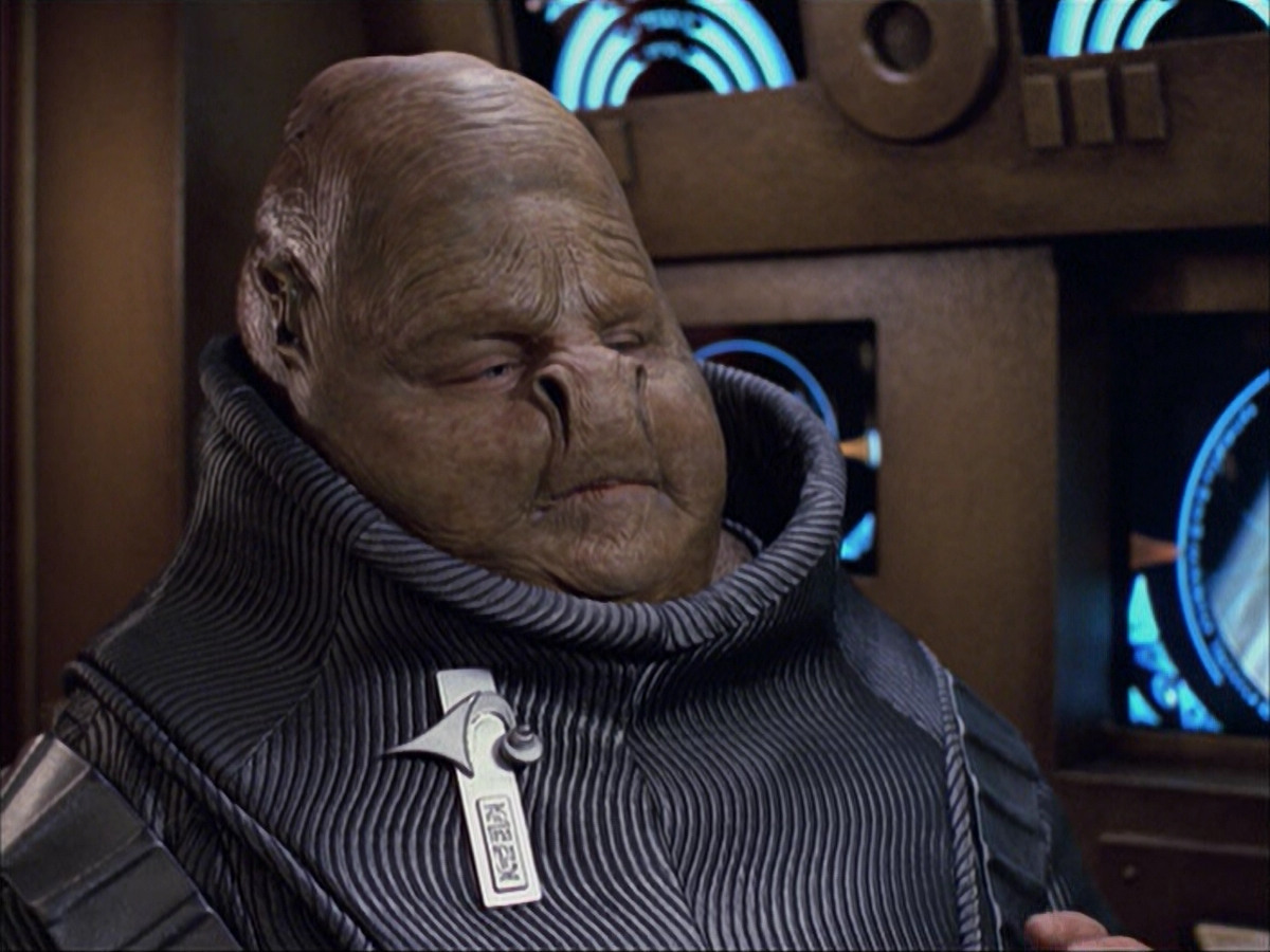 extant_StarTrek_VOY_6x04-TinkerTenorDoctorSpy_01706.jpg