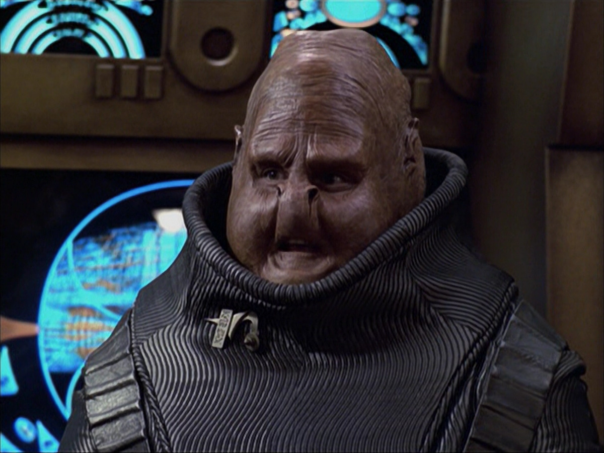 extant_StarTrek_VOY_6x04-TinkerTenorDoctorSpy_01707.jpg