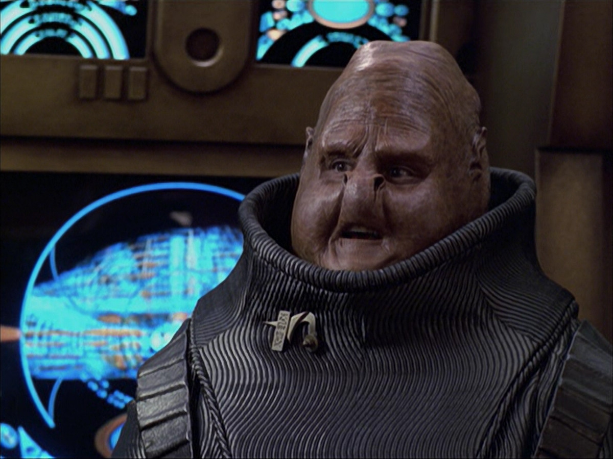 extant_StarTrek_VOY_6x04-TinkerTenorDoctorSpy_01710.jpg