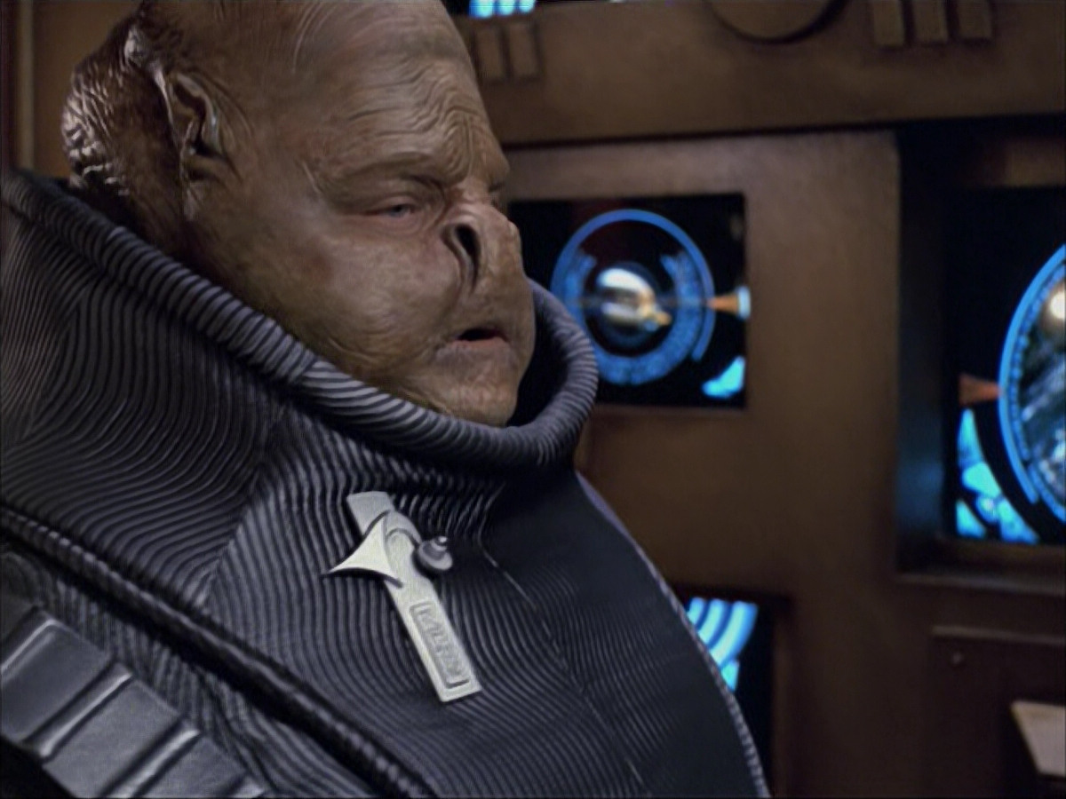 extant_StarTrek_VOY_6x04-TinkerTenorDoctorSpy_01731.jpg