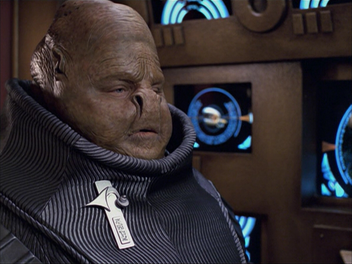 extant_StarTrek_VOY_6x04-TinkerTenorDoctorSpy_01733.jpg