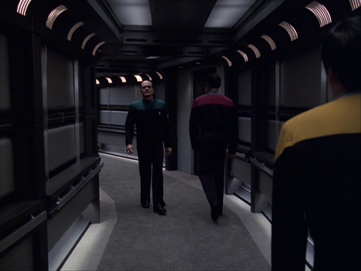extant_StarTrek_VOY_6x04-TinkerTenorDoctorSpy_01758.jpg