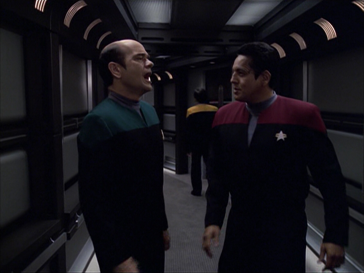 extant_StarTrek_VOY_6x04-TinkerTenorDoctorSpy_01764.jpg