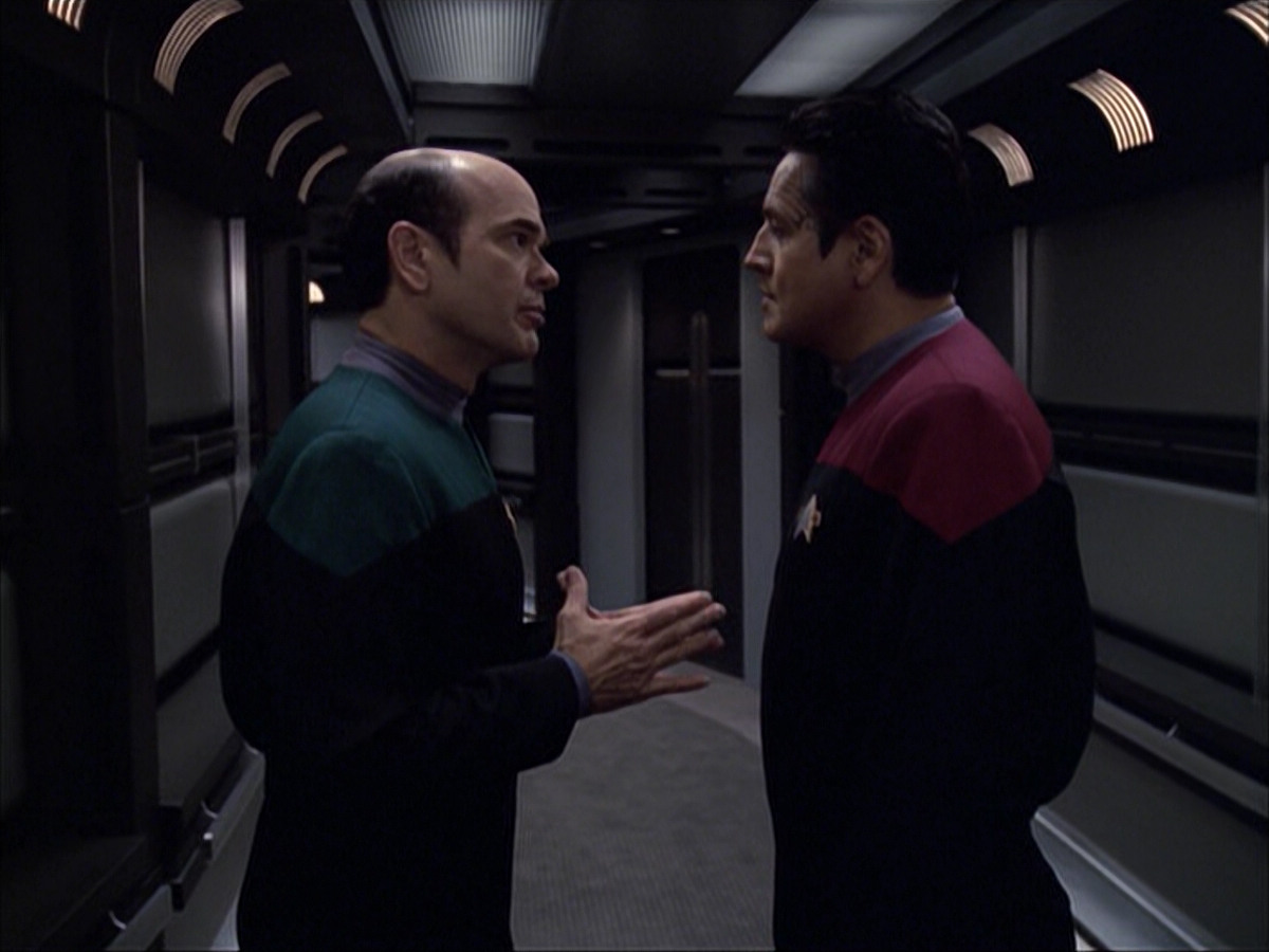 extant_StarTrek_VOY_6x04-TinkerTenorDoctorSpy_01767.jpg