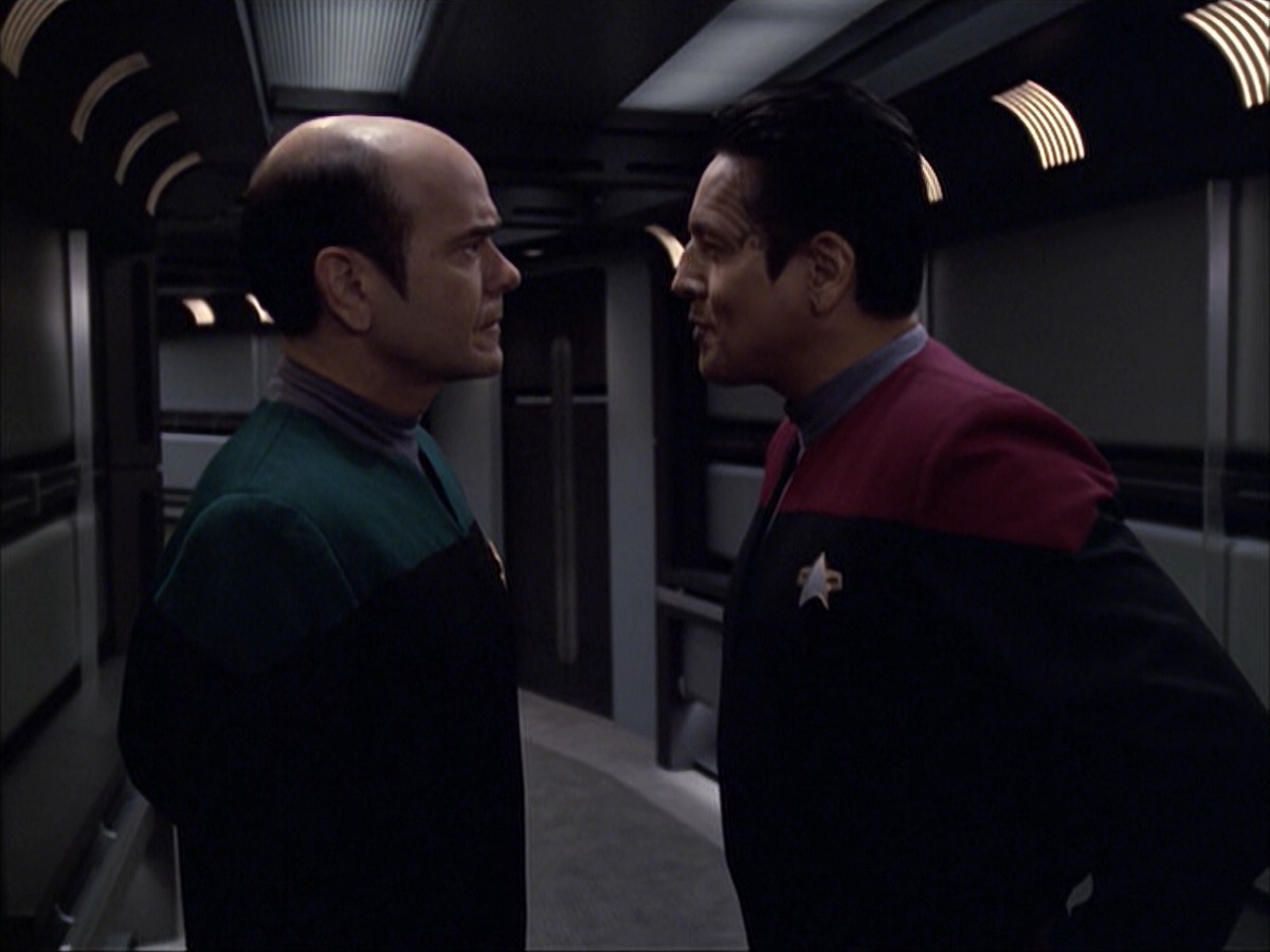 extant_StarTrek_VOY_6x04-TinkerTenorDoctorSpy_01772.jpg