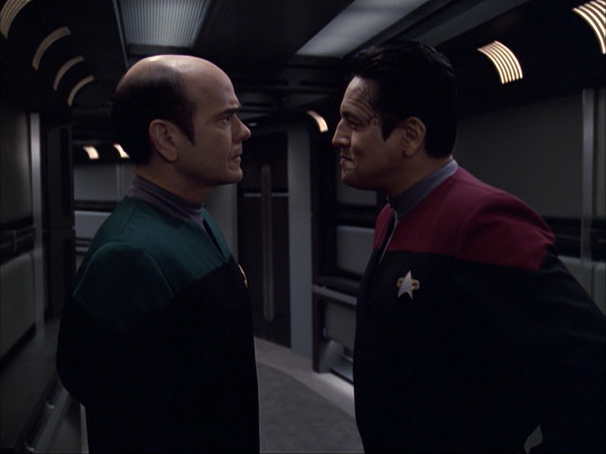 extant_StarTrek_VOY_6x04-TinkerTenorDoctorSpy_01773.jpg