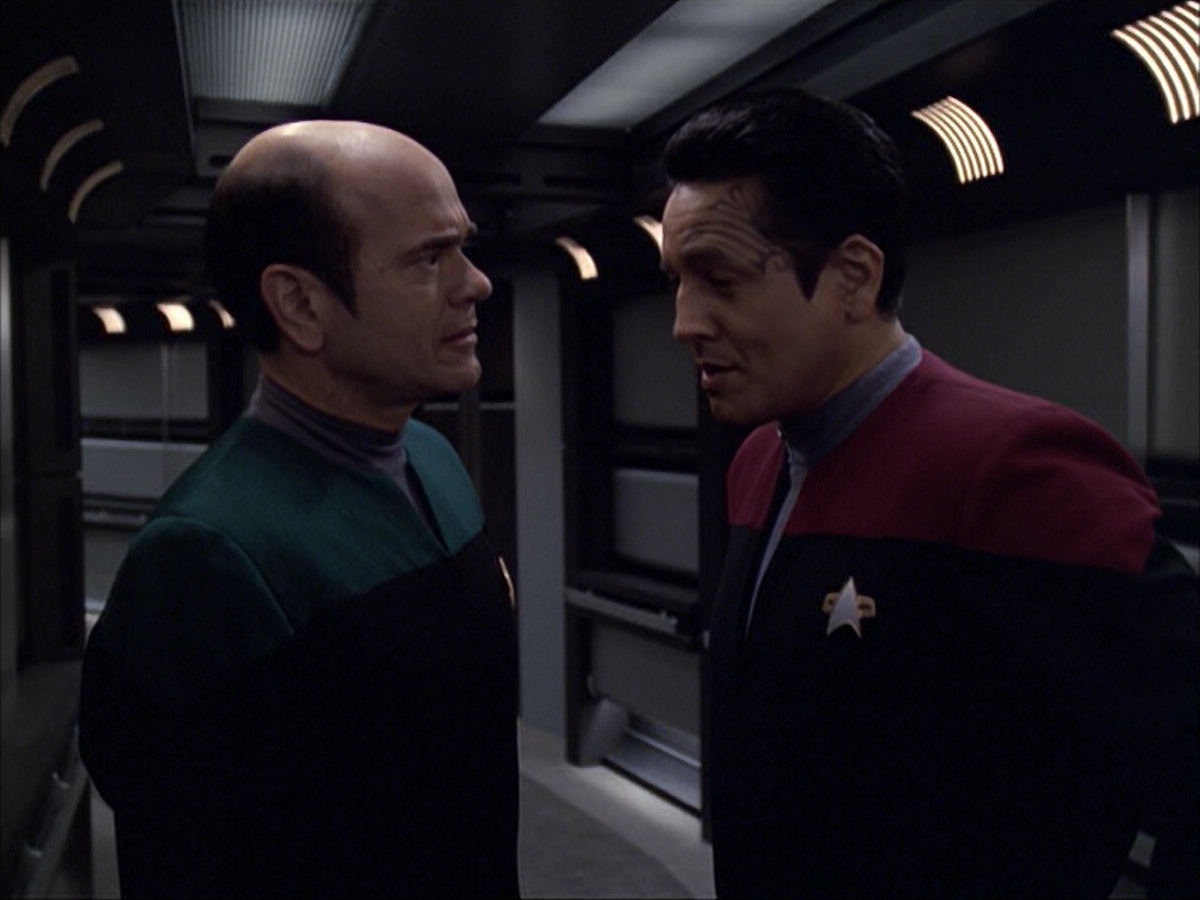 extant_StarTrek_VOY_6x04-TinkerTenorDoctorSpy_01778.jpg