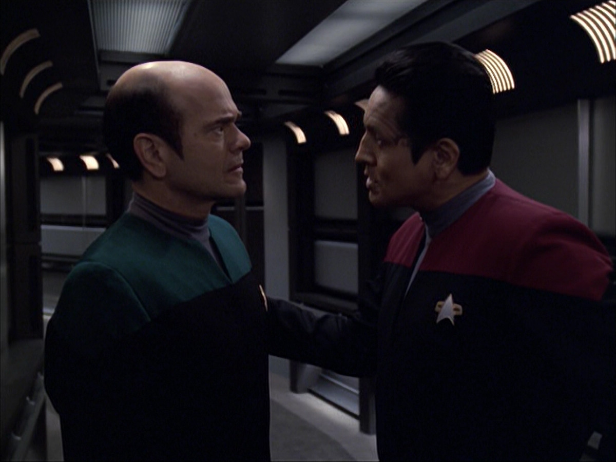 extant_StarTrek_VOY_6x04-TinkerTenorDoctorSpy_01781.jpg