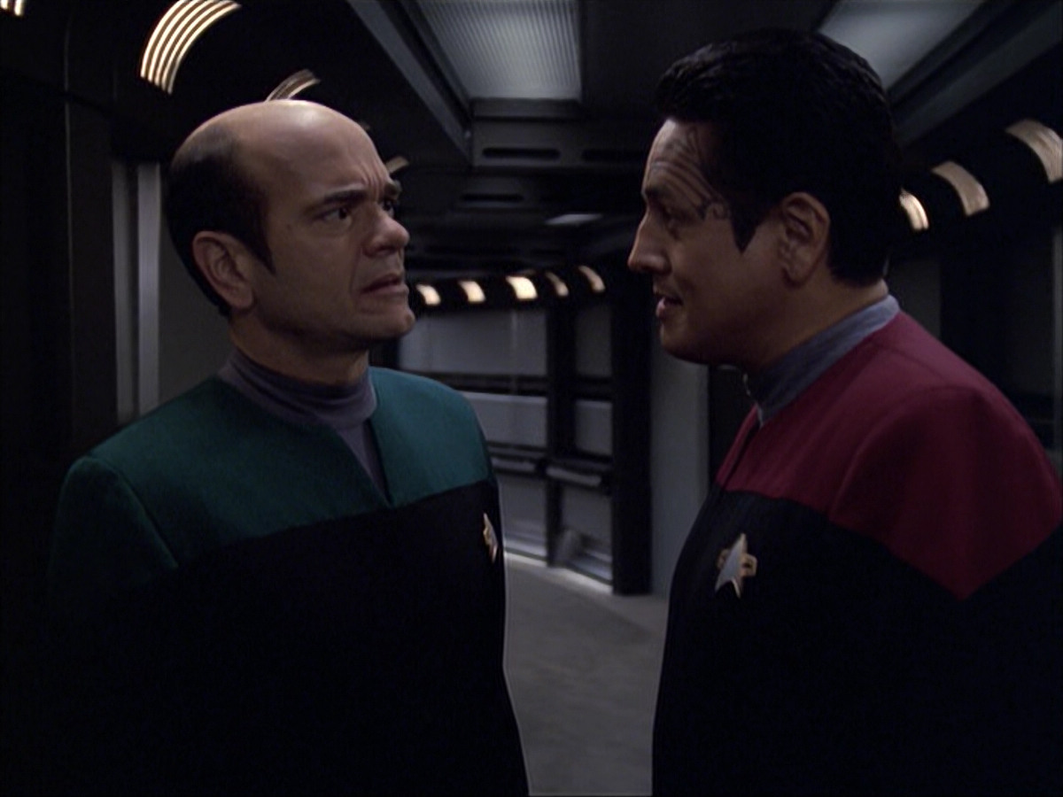 extant_StarTrek_VOY_6x04-TinkerTenorDoctorSpy_01789.jpg