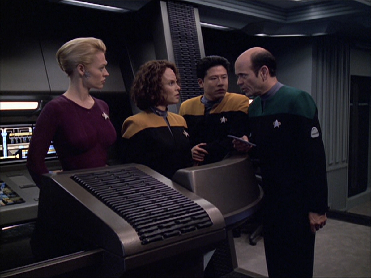 extant_StarTrek_VOY_6x04-TinkerTenorDoctorSpy_01806.jpg