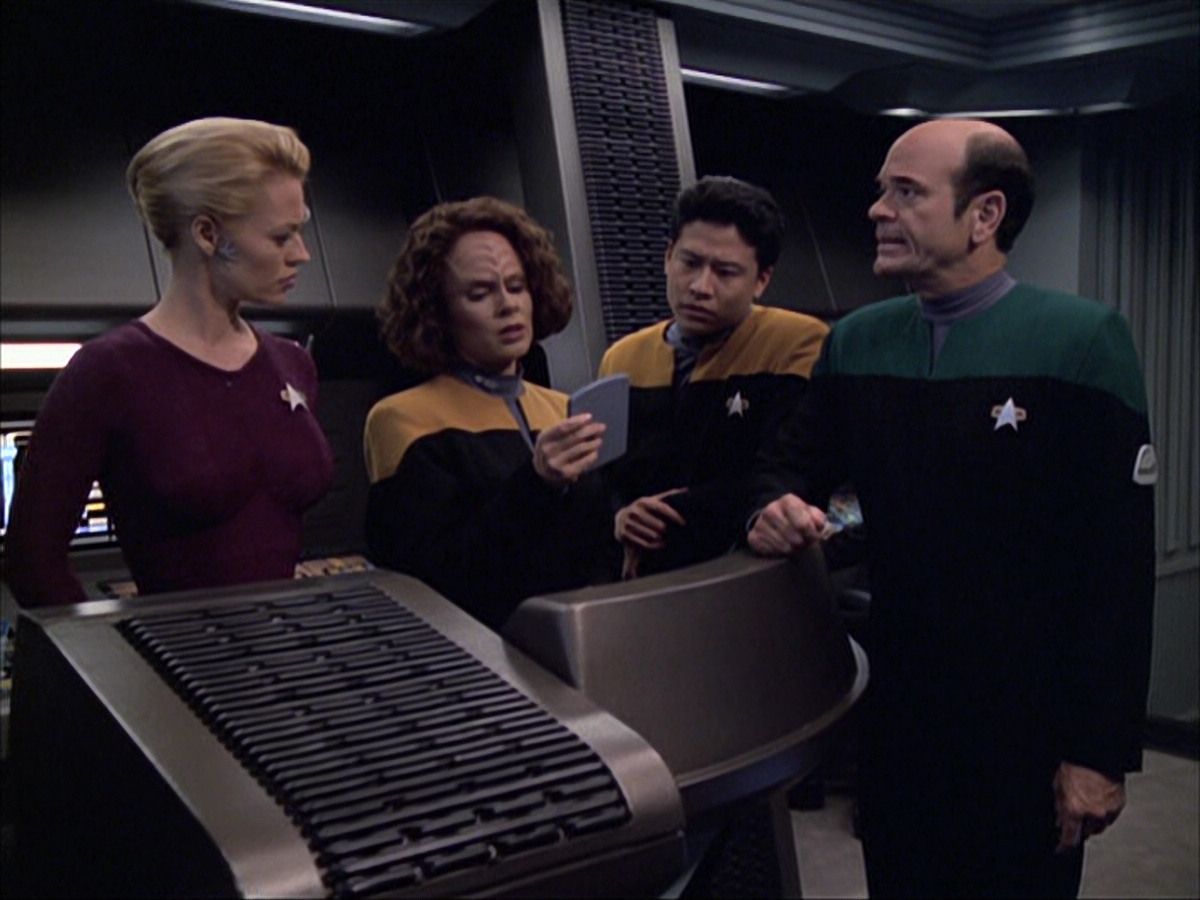 extant_StarTrek_VOY_6x04-TinkerTenorDoctorSpy_01810.jpg