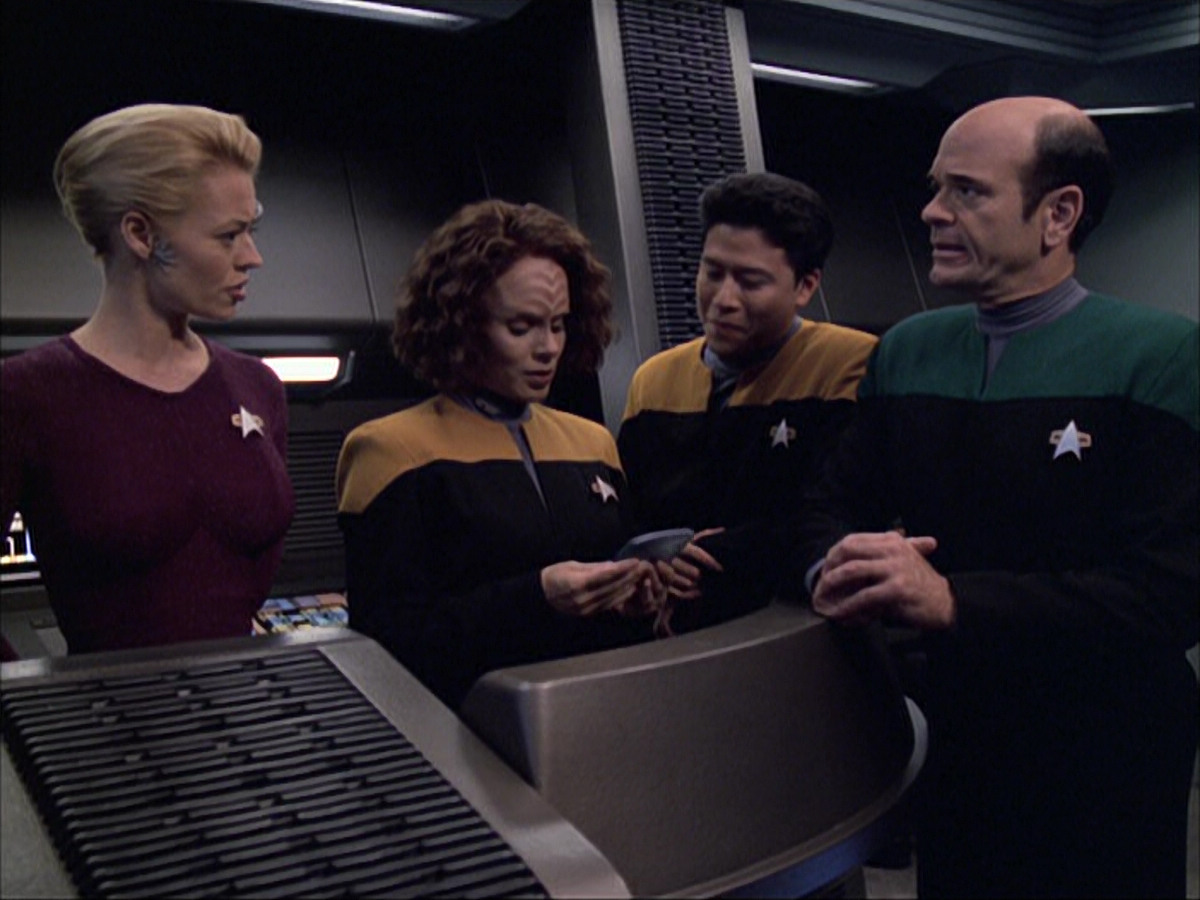 extant_StarTrek_VOY_6x04-TinkerTenorDoctorSpy_01816.jpg