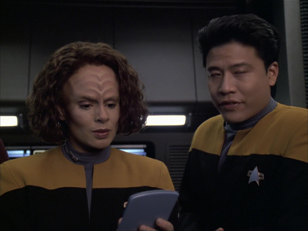 extant_StarTrek_VOY_6x04-TinkerTenorDoctorSpy_01820.jpg
