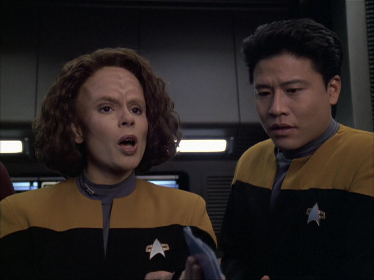 extant_StarTrek_VOY_6x04-TinkerTenorDoctorSpy_01824.jpg