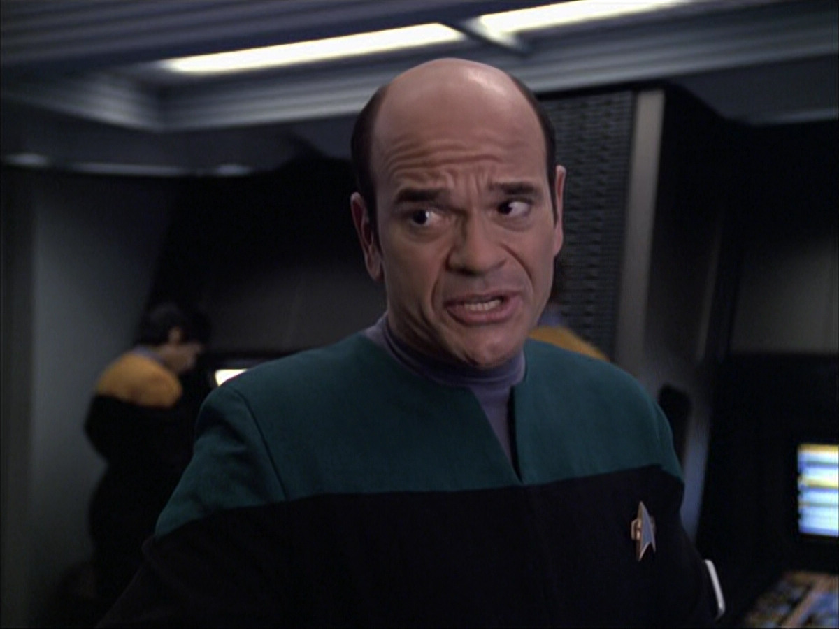 extant_StarTrek_VOY_6x04-TinkerTenorDoctorSpy_01829.jpg