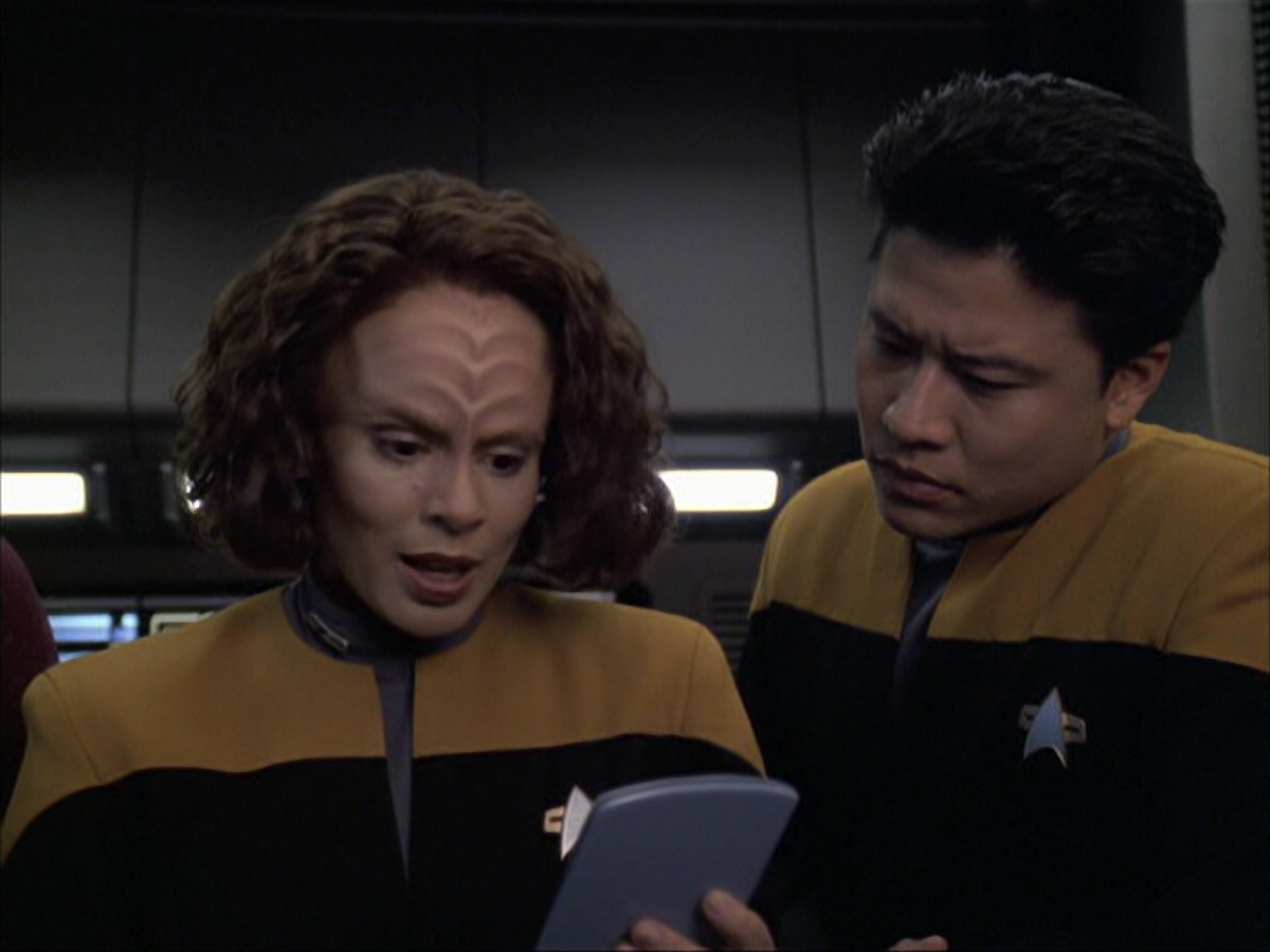extant_StarTrek_VOY_6x04-TinkerTenorDoctorSpy_01836.jpg