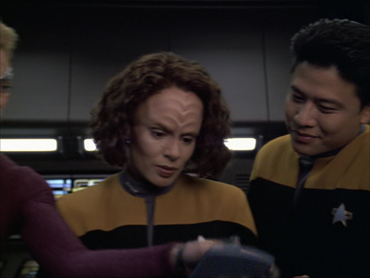 extant_StarTrek_VOY_6x04-TinkerTenorDoctorSpy_01845.jpg