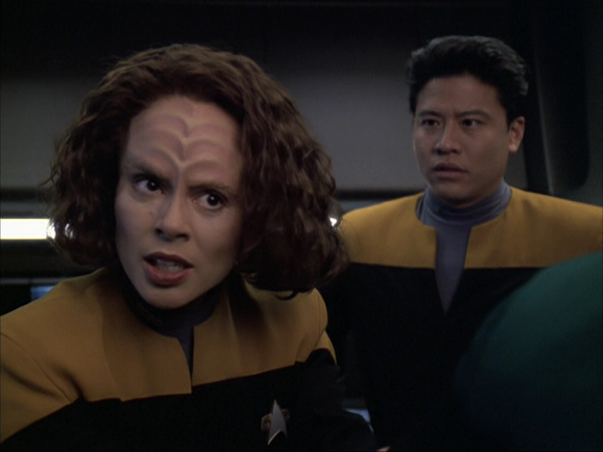 extant_StarTrek_VOY_6x04-TinkerTenorDoctorSpy_01861.jpg