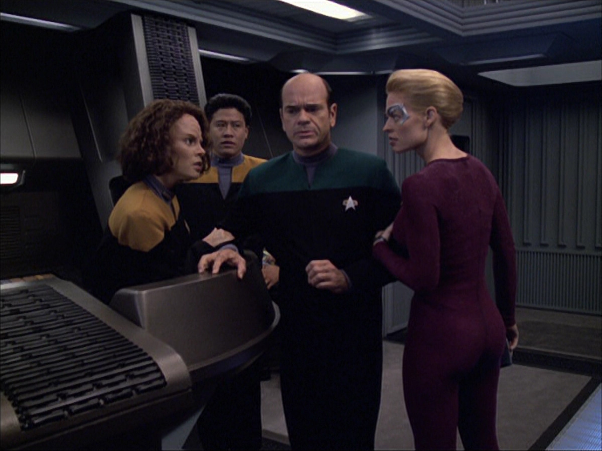 extant_StarTrek_VOY_6x04-TinkerTenorDoctorSpy_01862.jpg