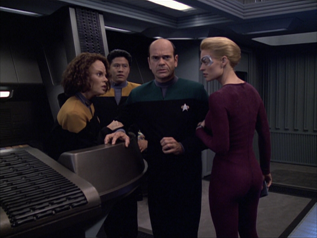 extant_StarTrek_VOY_6x04-TinkerTenorDoctorSpy_01863.jpg