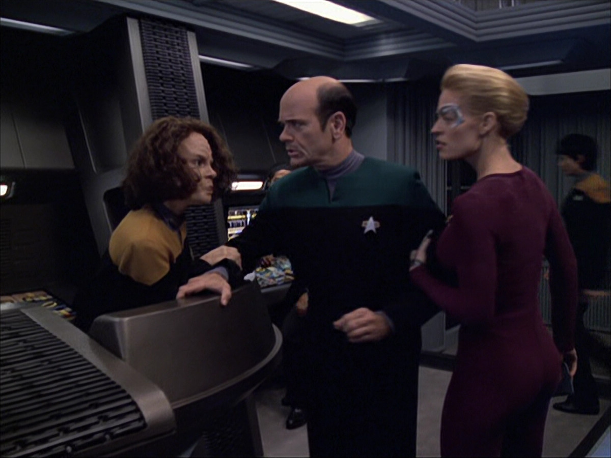 extant_StarTrek_VOY_6x04-TinkerTenorDoctorSpy_01866.jpg