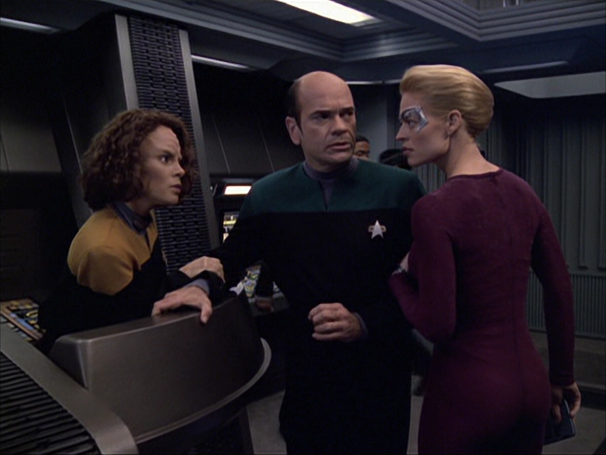 extant_StarTrek_VOY_6x04-TinkerTenorDoctorSpy_01867.jpg