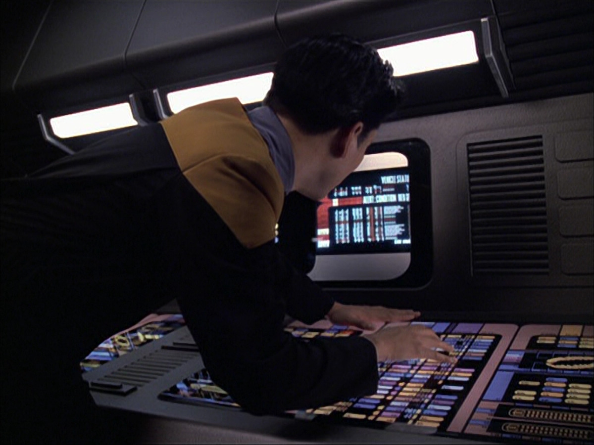 extant_StarTrek_VOY_6x04-TinkerTenorDoctorSpy_01869.jpg