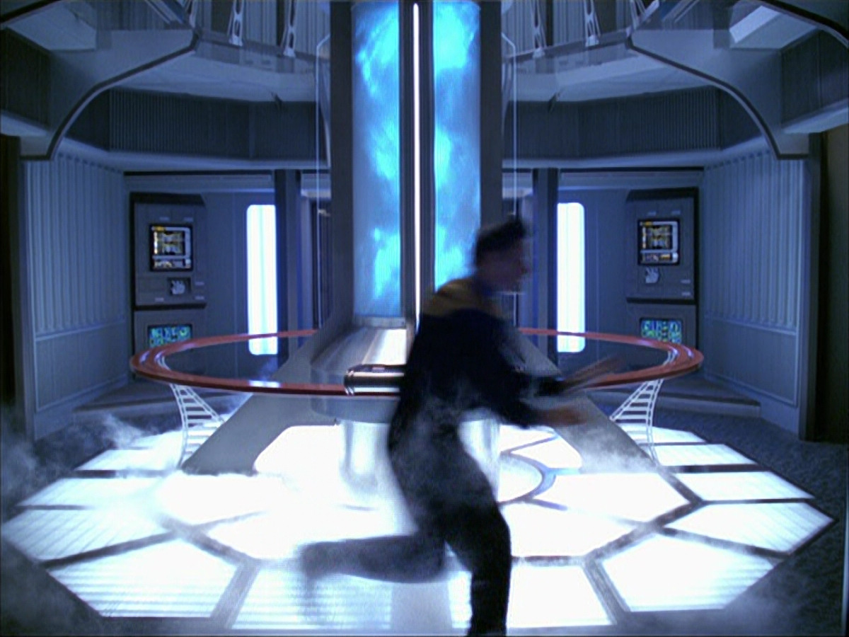 extant_StarTrek_VOY_6x04-TinkerTenorDoctorSpy_01878.jpg
